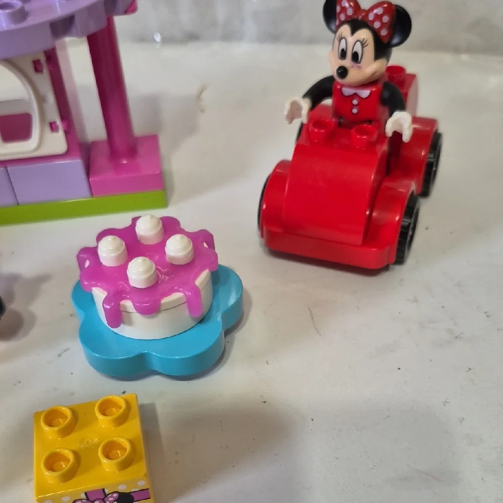 Lego Duplo Minnie Mouse Pink and Red Playset. Gently Used,nice Condition